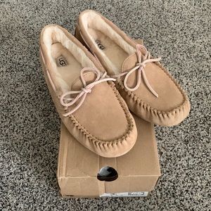 UGG Slippers (Dakota)